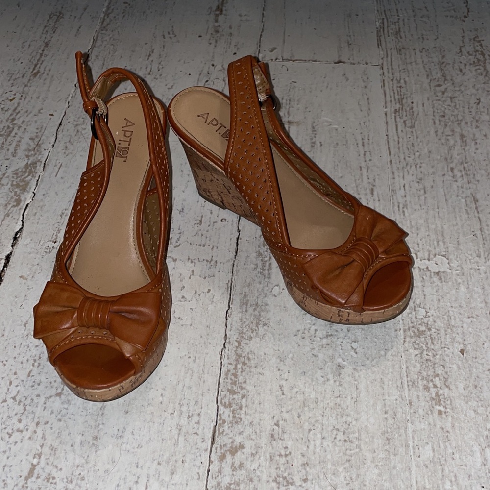 $5 Kohl’s wedge heel with bow. Size: 6
